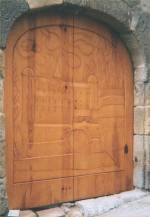 Château gravé sur une porte